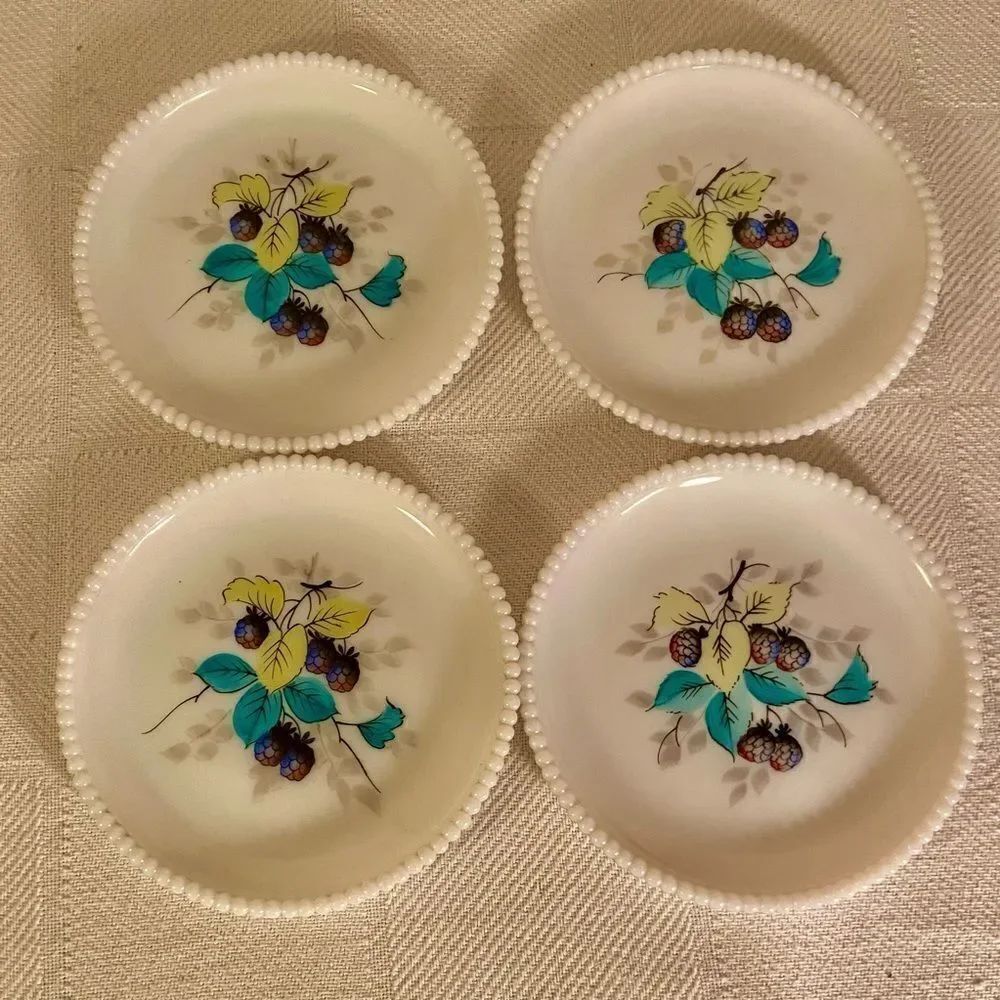 Vtg Set Of 4 WESTMORELAND Hobnail Edge Painted Milk Glass Plate Blackberries.